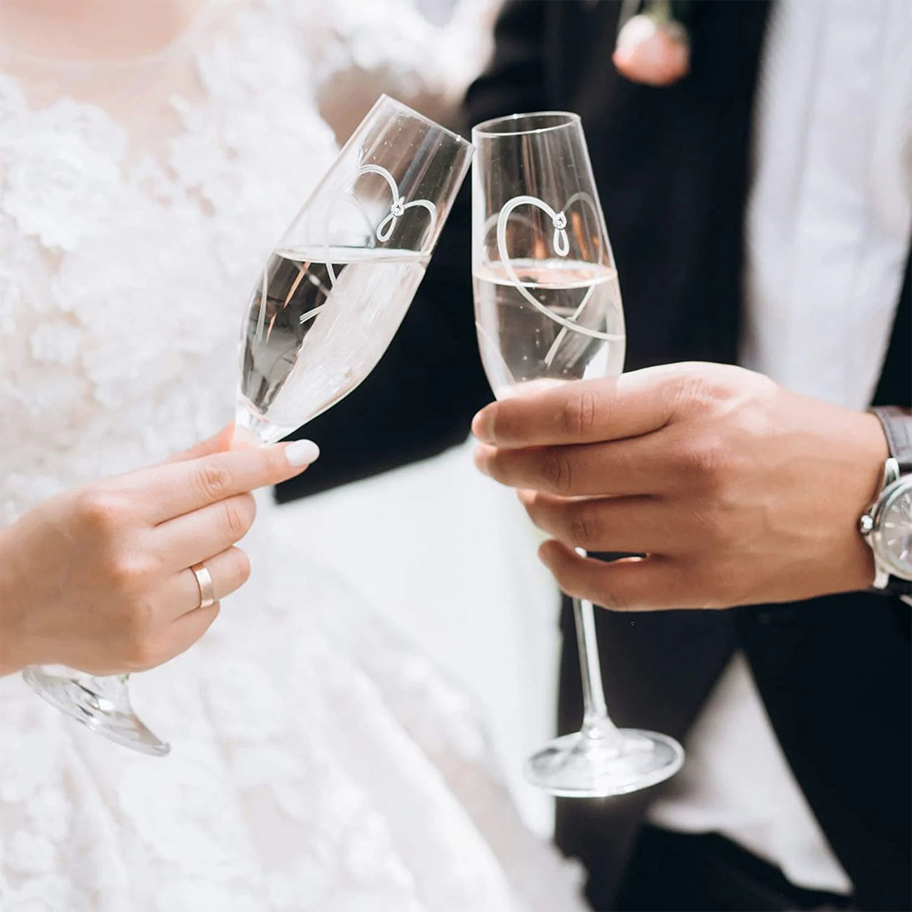 Bride and Groom Champagne Flutes set of 2, Personalization Crystal Toasting Champagne Glasses Etched With 2 Heart for Wedding Couples Engagement gift